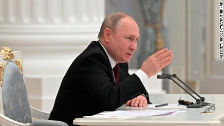 Putin ordena a las tropas entrar en zonas prorrusas del este de Ucrania