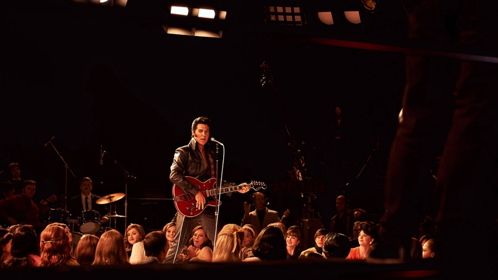 El tráiler de Elvis presenta a Austin Butler cantando clásicos de Presley - The Hollywood Reporter