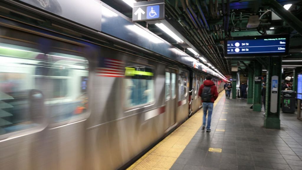MTA probará barreras de plataforma en tres estaciones de metro de Nueva York
