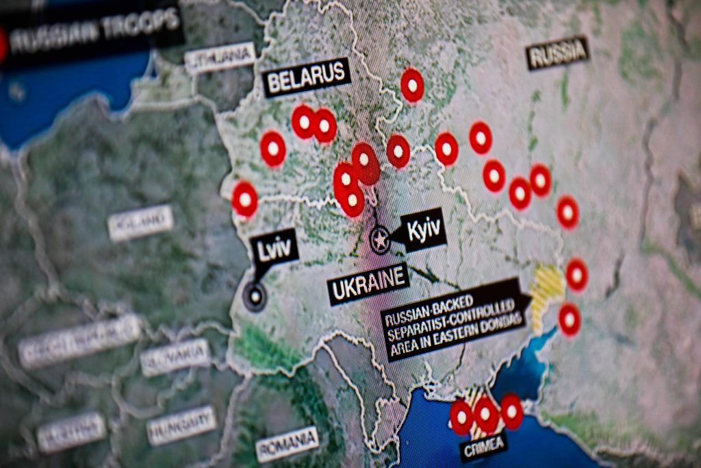 Putin ordena a las fuerzas rusas atacar, misiles alcanzan objetivos ucranianos