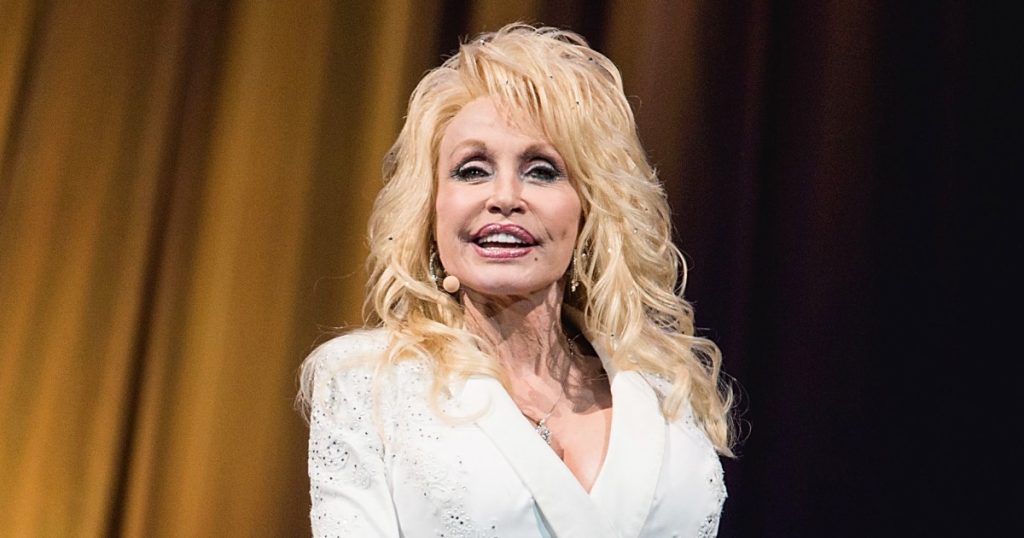 Dolly Parton sigue en la votación del Salón de la Fama del Rock and Roll, a pesar de rechazar la nominación
