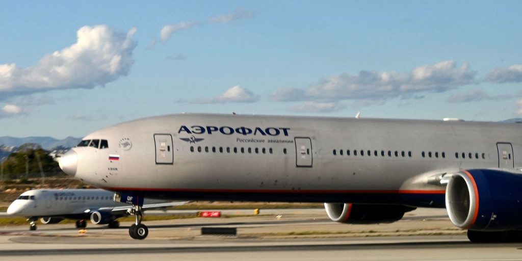 Estados Unidos prohíbe los vuelos rusos desde el espacio aéreo estadounidense