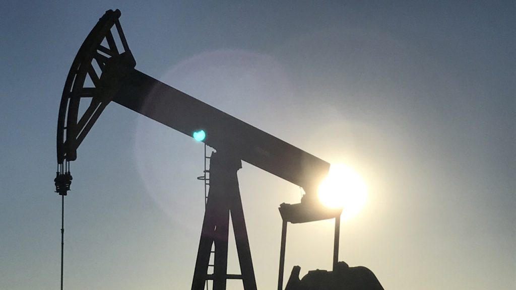 Los precios del petróleo suben por preocupaciones sobre el suministro