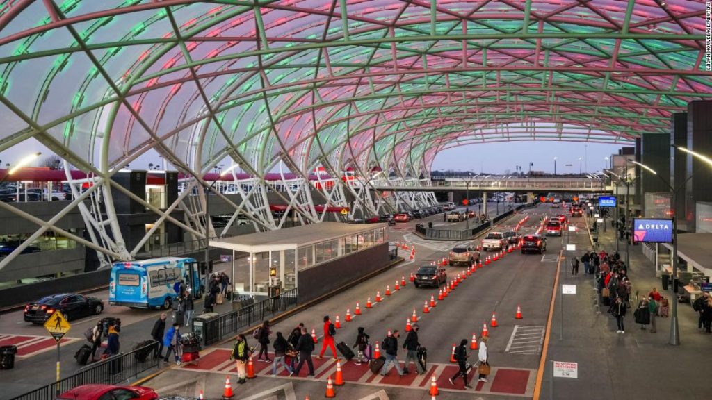 El aeropuerto de Atlanta recupera su título como el más transitado del mundo en 2021