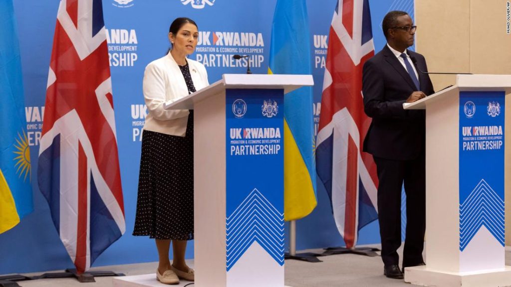 Acuerdo sobre inmigrantes entre el Reino Unido y Ruanda: el Reino Unido anuncia un controvertido plan para enviar solicitantes de asilo a Ruanda