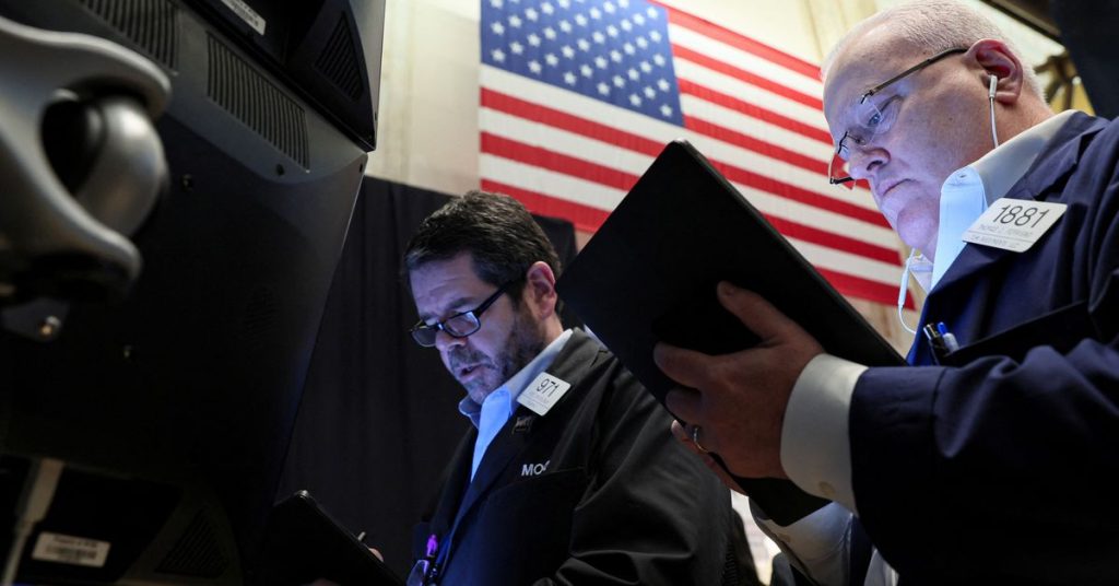 Wall Street cerró a la baja mientras los inversores esperan más señales de ganancias