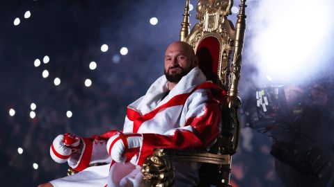 Fury se dirige al ring antes de una pelea de peso pesado del WBC. 