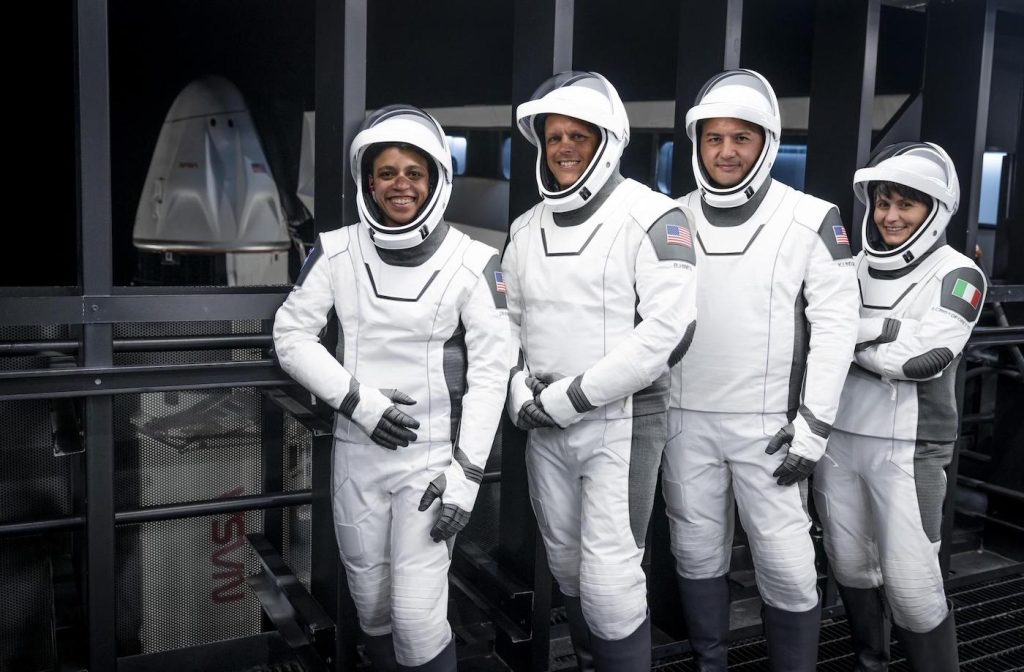 Cuatro astronautas listos para el lanzamiento nocturno desde Florida - Spaceflight Now