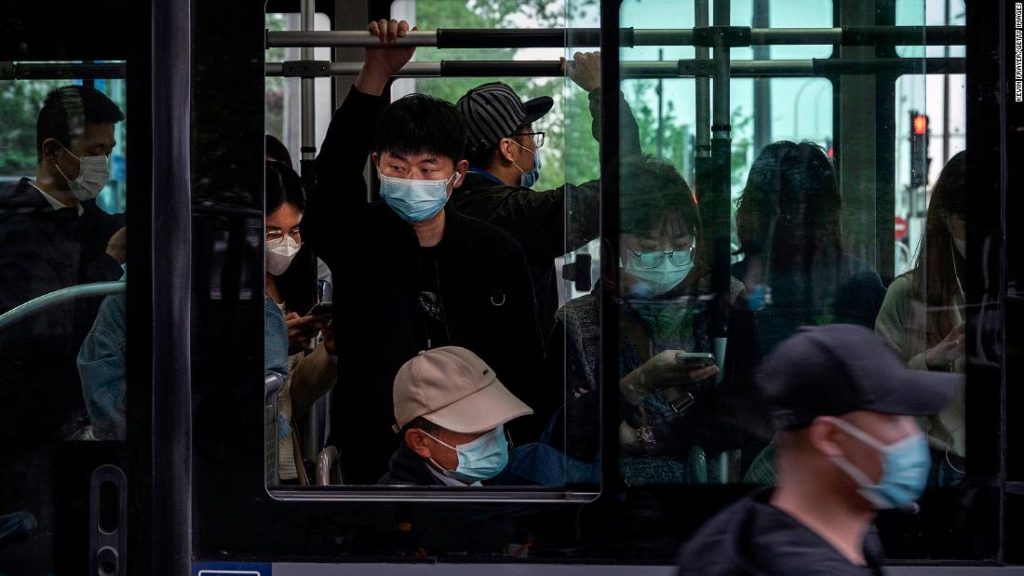 Beijing se apresura a contener el brote de covid 'urgente y sombrío' mientras Shanghái permanece encerrado