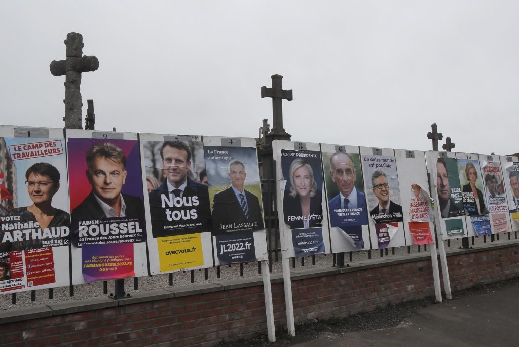 En Francia, elecciones conmovedoras mientras estalla el rival de Macron