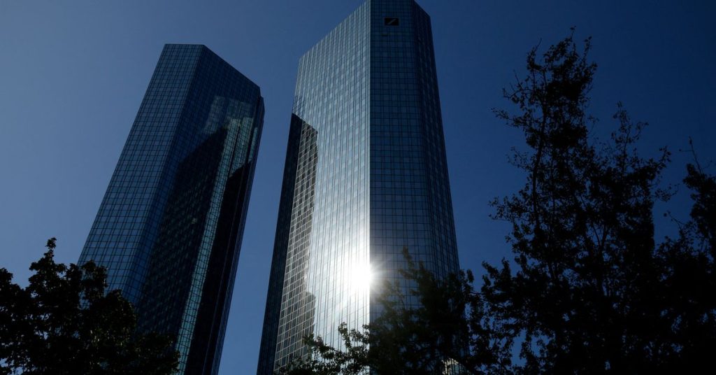 Fiscales registran sede de Deutsche Bank en investigación de lavado de dinero