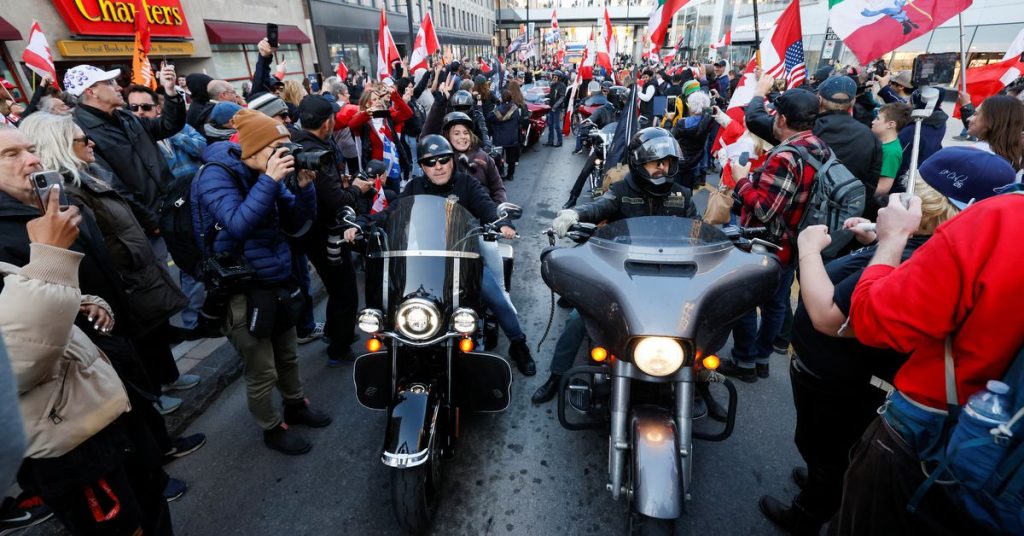 La policía arresta a varios en la capital canadiense cuando un espectáculo de motociclistas se vuelve salvaje