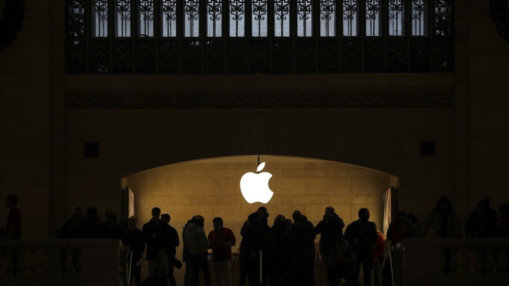 Los trabajadores de Apple en Grand Central Terminal se están moviendo para formar un sindicato unido