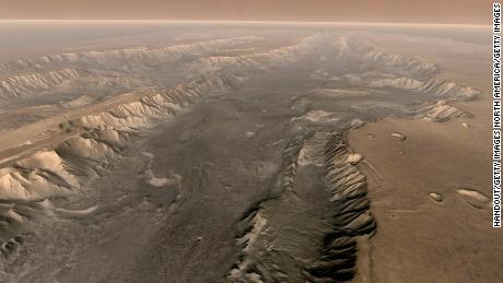 & # 39;  grandes cantidades de agua & # 39;  Encontrado en Marte & # 39;  Gran versión del Gran Cañón