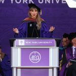 Taylor Swift les dice a los ex alumnos que abracen el pánico en el discurso de graduación de la Universidad de Nueva York