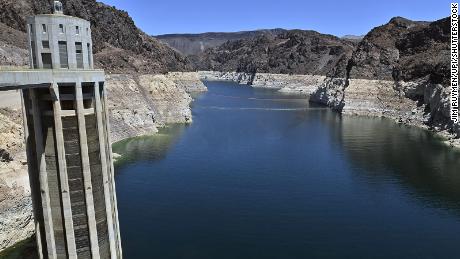 El nivel del agua del lago Mead, que está por debajo de las expectativas, podría caer otros 12 pies al caer