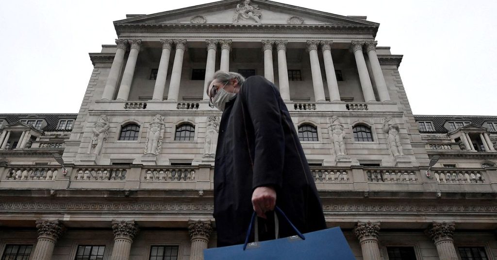 El Banco de Inglaterra señala riesgos de recesión e inflación del 10 % al volver a subir los tipos de interés