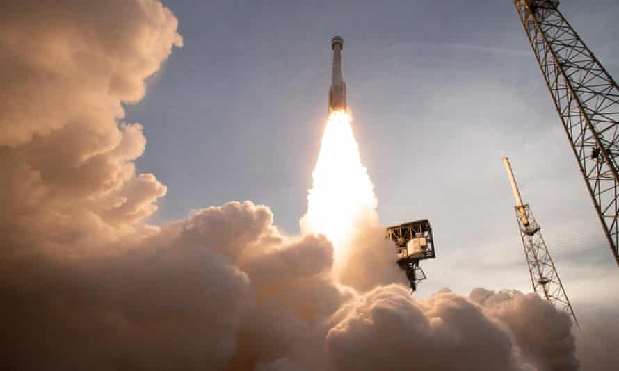 El cohete que lleva a bordo al Starliner despega este jueves de Cabo Cañaveral, Florida.