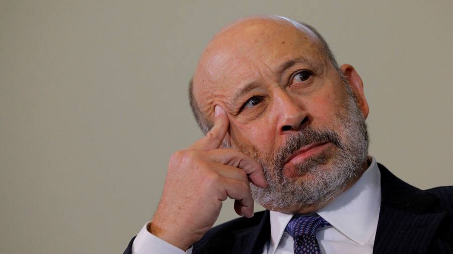 Lloyd Blankfein de Goldman Sachs advierte sobre "riesgos muy altos" de recesión