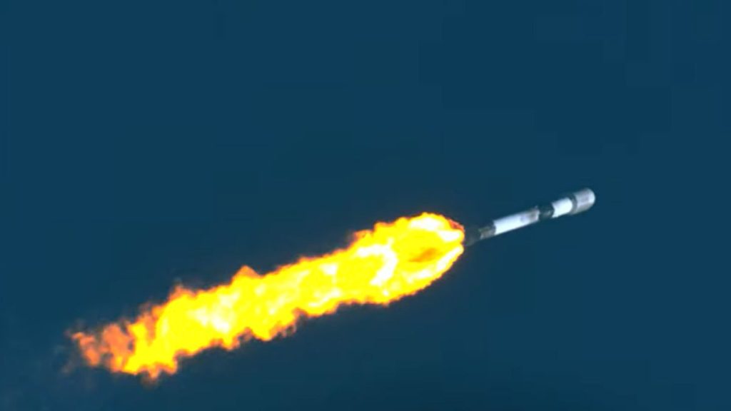 Un cohete SpaceX puso en órbita 53 satélites Starlink y aterrizó en el mar