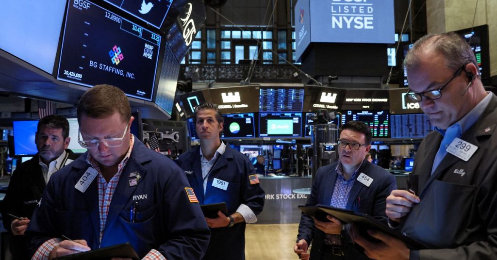 Wall Street cierra con fuertes ganancias tras subida de tipos de la Fed