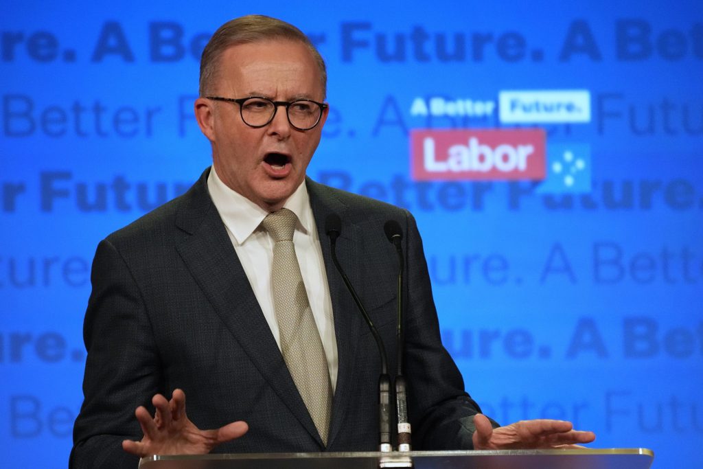 el Partido Laborista Australiano expulsa a los conservadores;  PM enfrenta pruebas tempranas