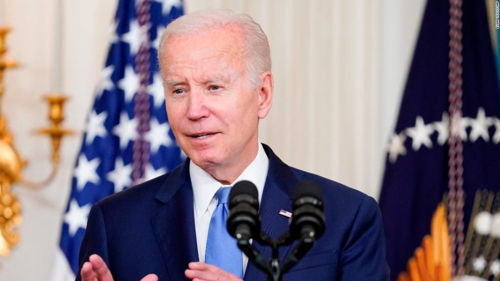 Biden dice que ha sido informado sobre estadounidenses desaparecidos en Ucrania e insta a no viajar al país