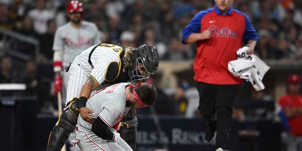 Bryce Harper sufre una fractura de pulgar indefinida debido a Phillies