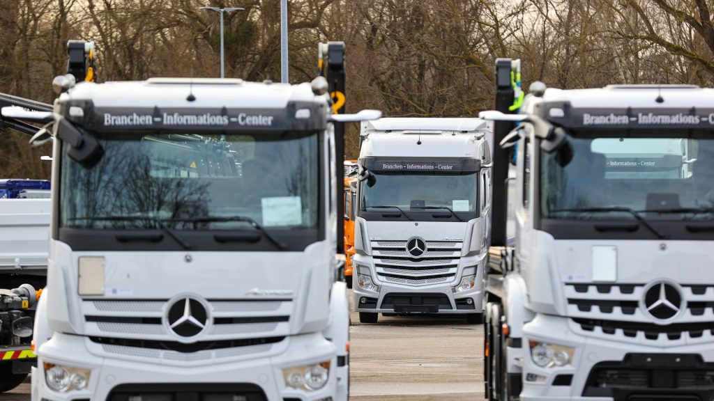 Daimler Trucks dice que enfrenta una enorme presión en la cadena de suministro