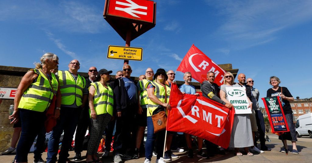 La mayor huelga ferroviaria en 30 años paraliza el Reino Unido