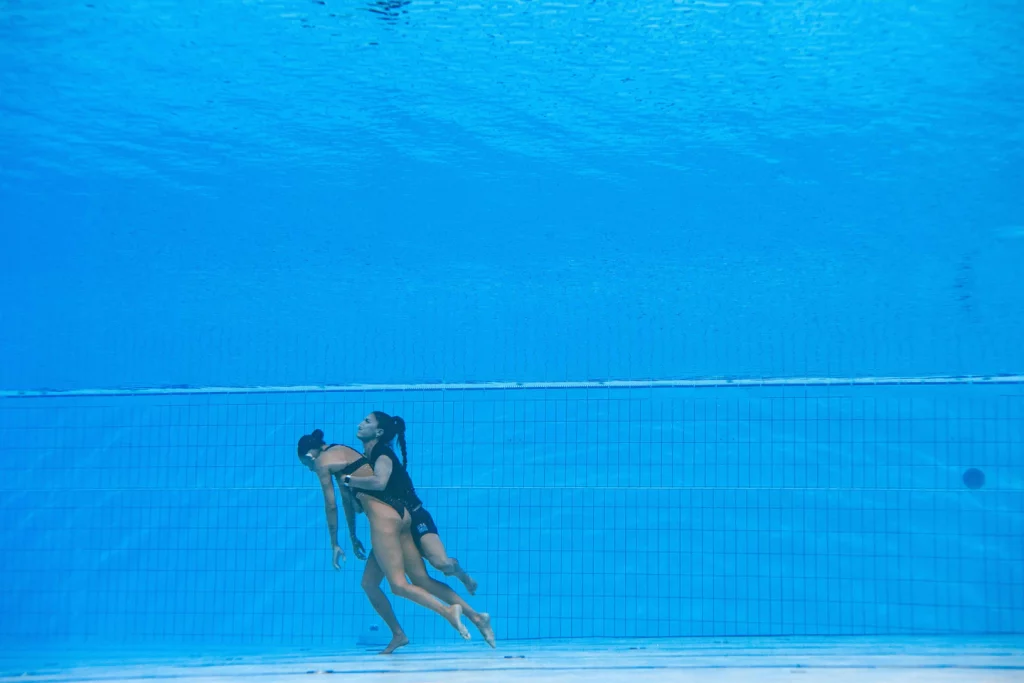 La nadadora estadounidense Anita Álvarez salvada por la entrenadora Andrea Fuentes en el Campeonato Mundial