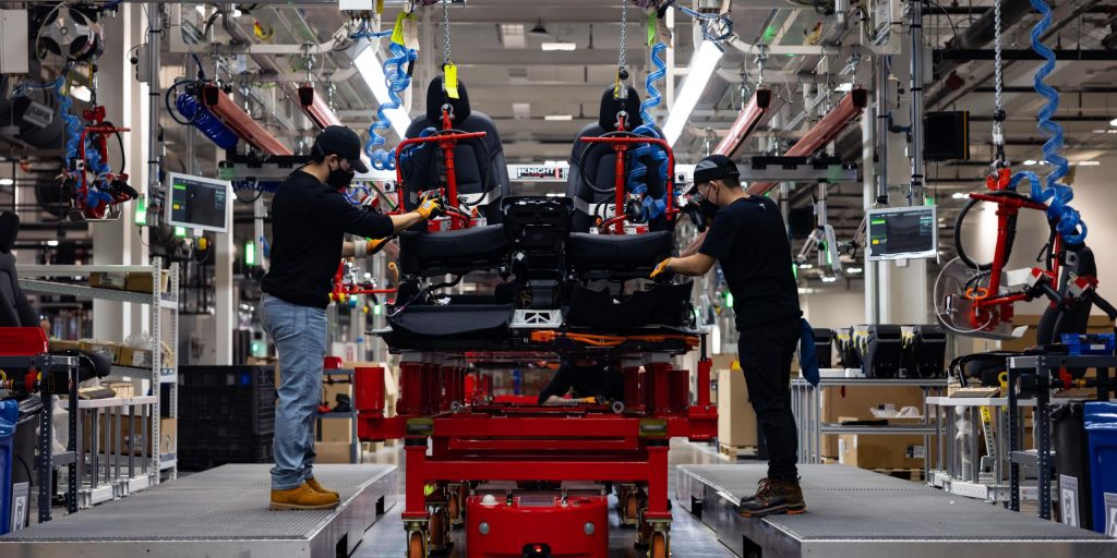 La política de trabajo remoto de Tesla hace que Amazon intente robar empleados infelices