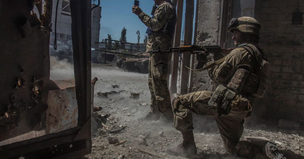 Ucrania da un paso tentativo hacia la membresía en la UE mientras las batallas de Donbass alcanzan un "clímax aterrador"