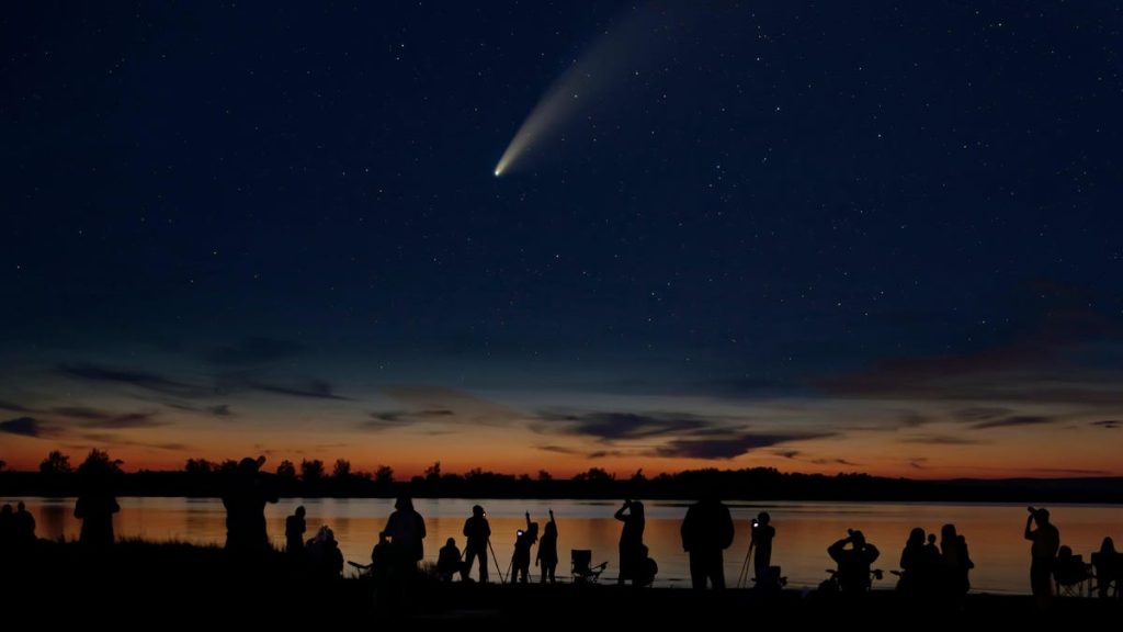 Cómo (y cuándo) observar el paso masivo del cometa K2 por la Tierra