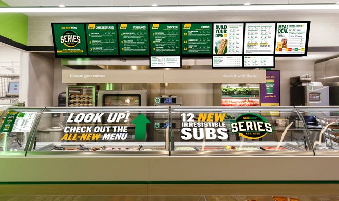 Subway anunció 12 nuevos sándwiches, la Serie Subway, el martes.  Los clientes aún pueden optar por hacer sus propios sándwiches.