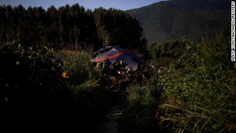 Escombros en el lugar del accidente de un avión de carga Antonov perteneciente a una empresa ucraniana cerca de Kavala, Grecia.