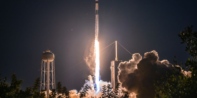 SpaceX ahora lanza 10 cohetes por cada cohete fabricado por su principal competidor
