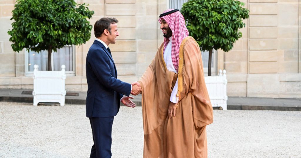 Un evento de golf aprobado por Trump, un apretón de manos en París y una ciudad gigante propuesta para potenciar la imagen saudí