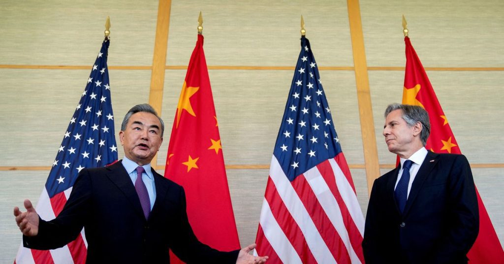 Blinken plantea preocupaciones a Wang Yi de China sobre alineación de Rusia