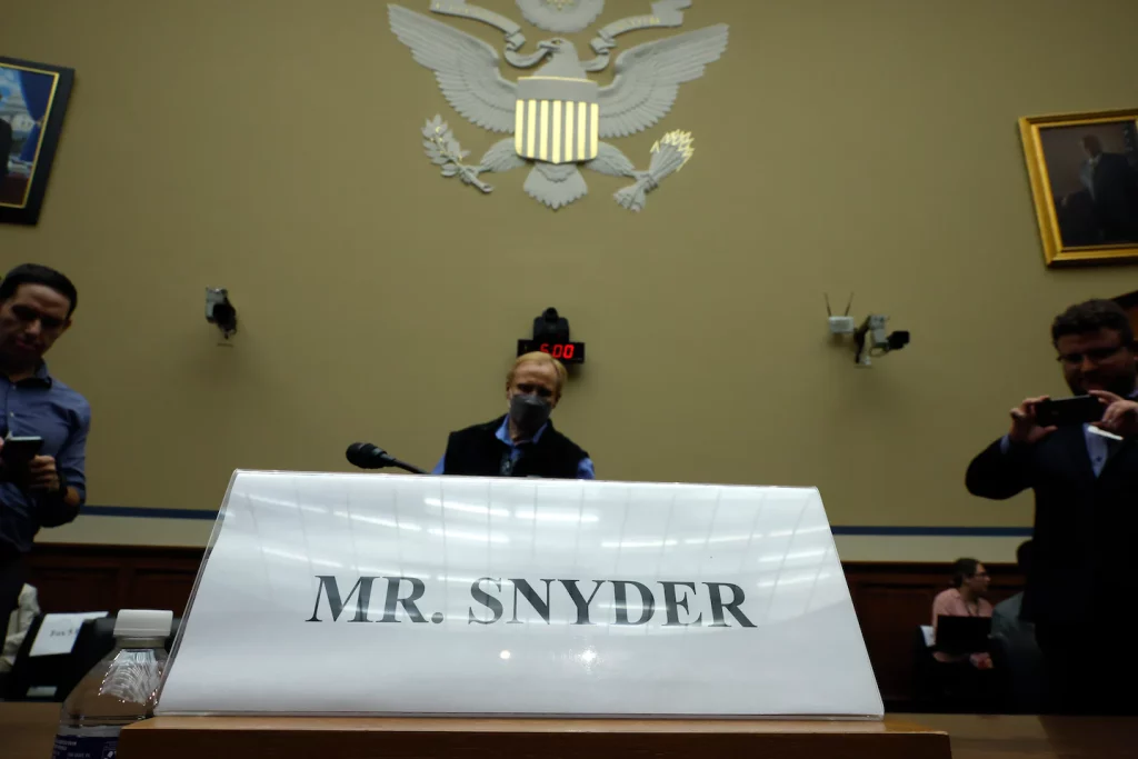 Daniel Snyder enfrentará preguntas del Comité de la Cámara bajo juramento el jueves