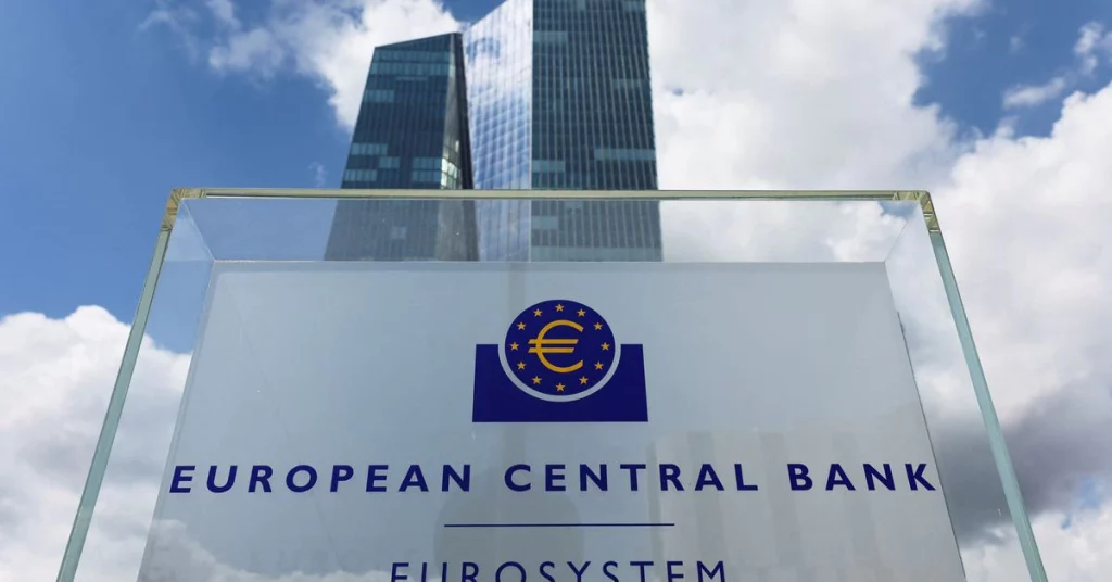 El Banco Central Europeo sube los tipos de interés más de lo esperado para luchar contra la hiperinflación