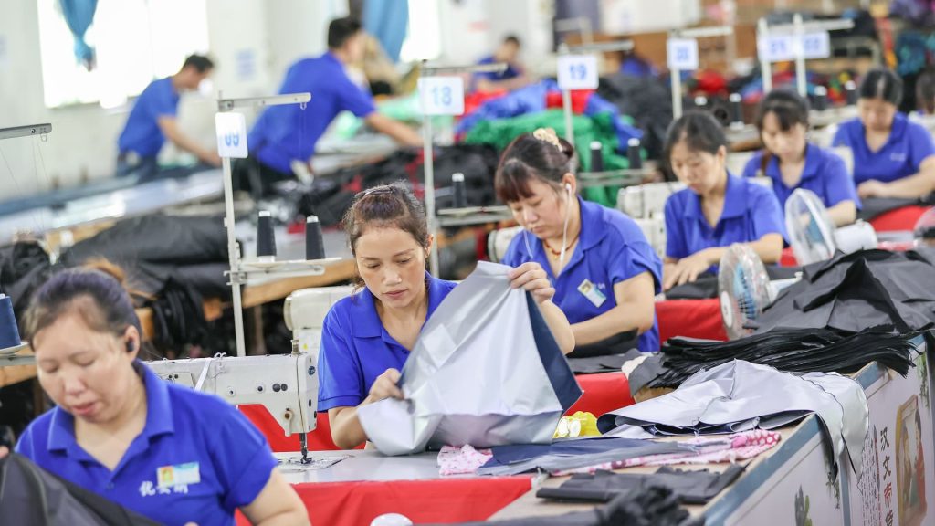 Las fábricas chinas están sintiendo algo de calor a medida que la demanda en los EE. UU. y Europa se desacelera
