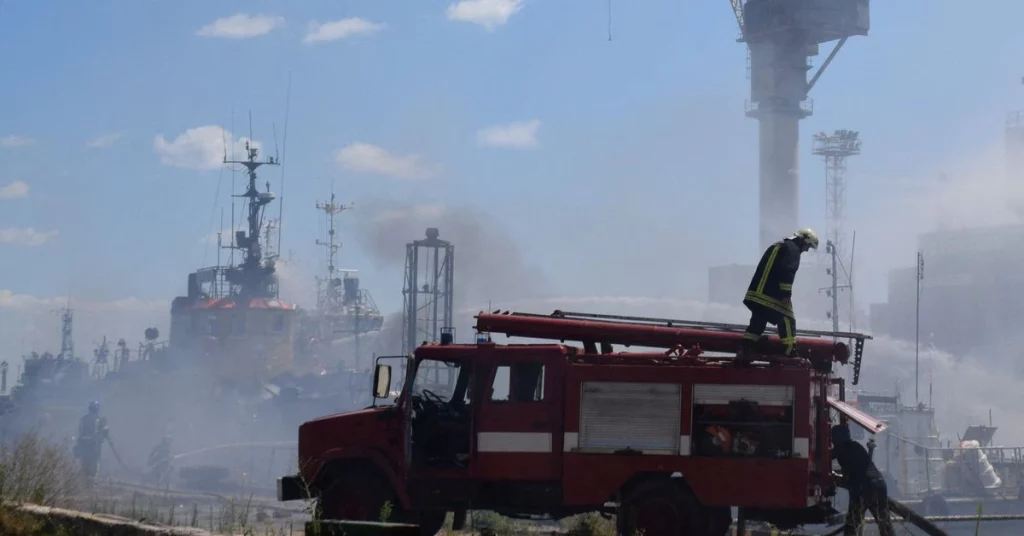 Misiles rusos golpean el puerto de Ucrania;  Kyiv dice que todavía se está preparando para exportar granos