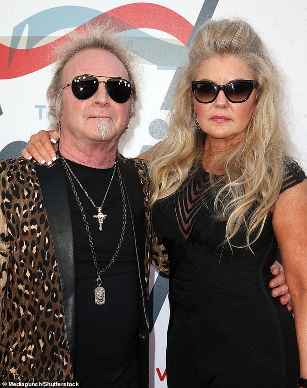 RIP: Linda Kramer, esposa del baterista de Aerosmith Joey Kramer, falleció el miércoles 22 de junio a la edad de 55 años;  La pareja fue fotografiada en Los Ángeles en enero de 2018.