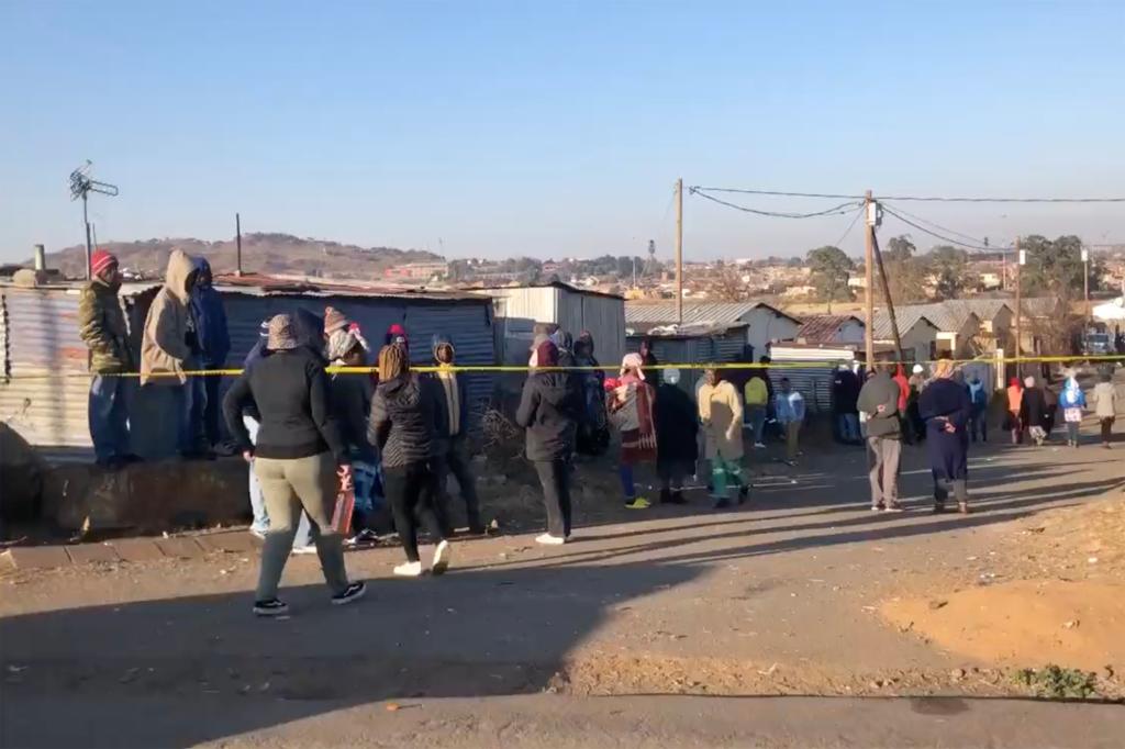 Tiroteo en Sudáfrica deja al menos 15 muertos en bar de Soweto