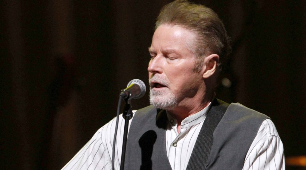 Tres acusados ​​de robarle la voz a Don Henley de los Eagles