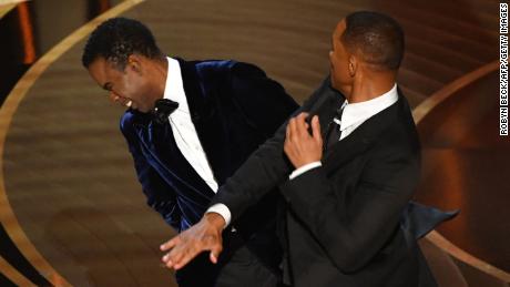 Will Smith y Chris Rock en el escenario de los Oscar.