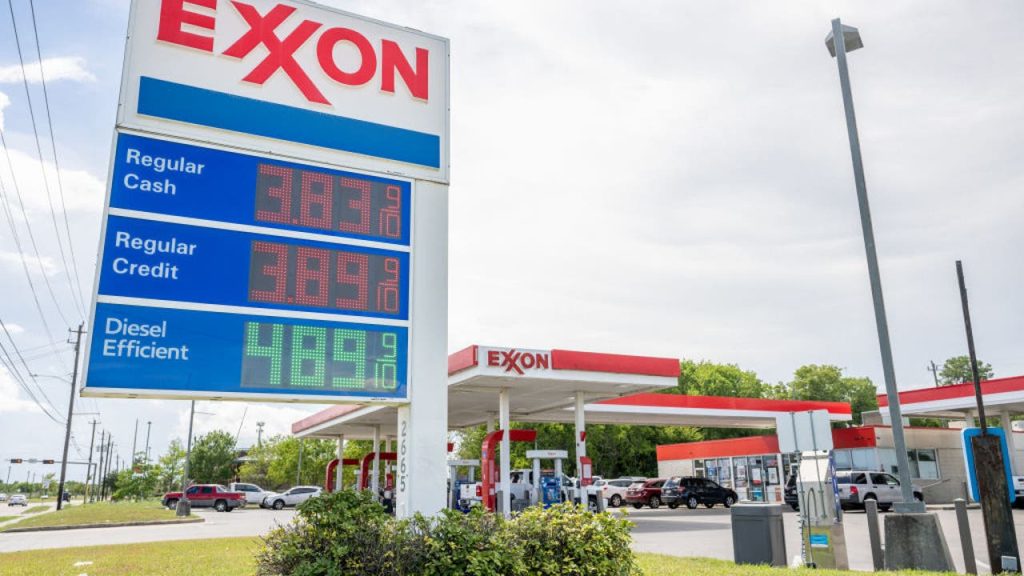 Los precios de la gasolina finalmente están cayendo, pero ¿hasta dónde?