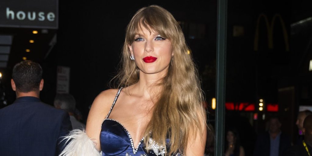 Taylor Swift se burla de la moda de medianoche en los VMA's After Party