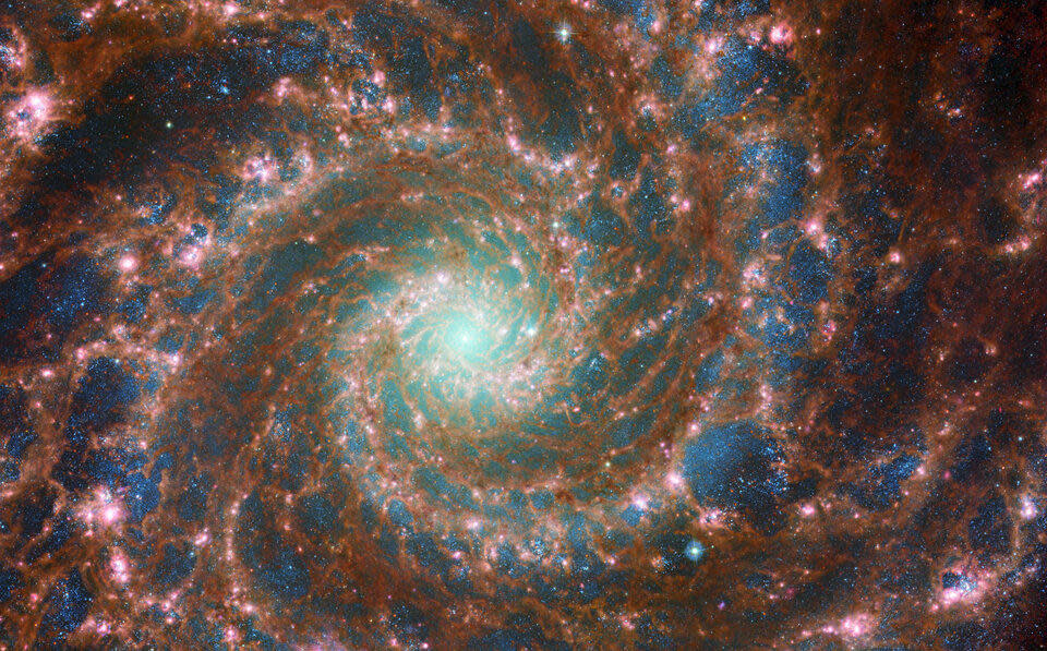 Webb y Hubble toman una foto impresionante del corazón de Phantom Galaxy